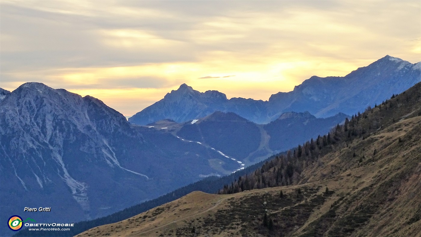 93 Le Grigne nei colori del tramonto.JPG